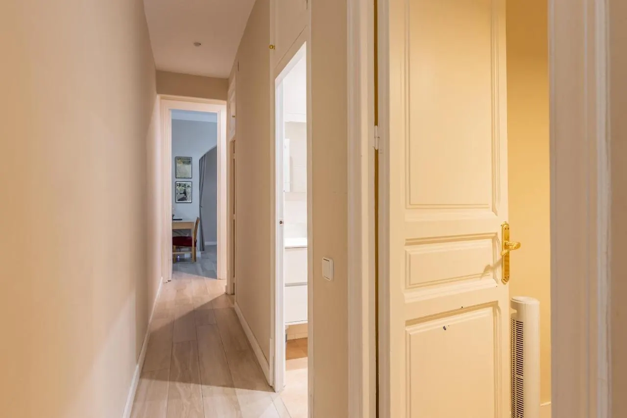 Aparteasy - Family 4-Bedroom Apartment 바르셀로나