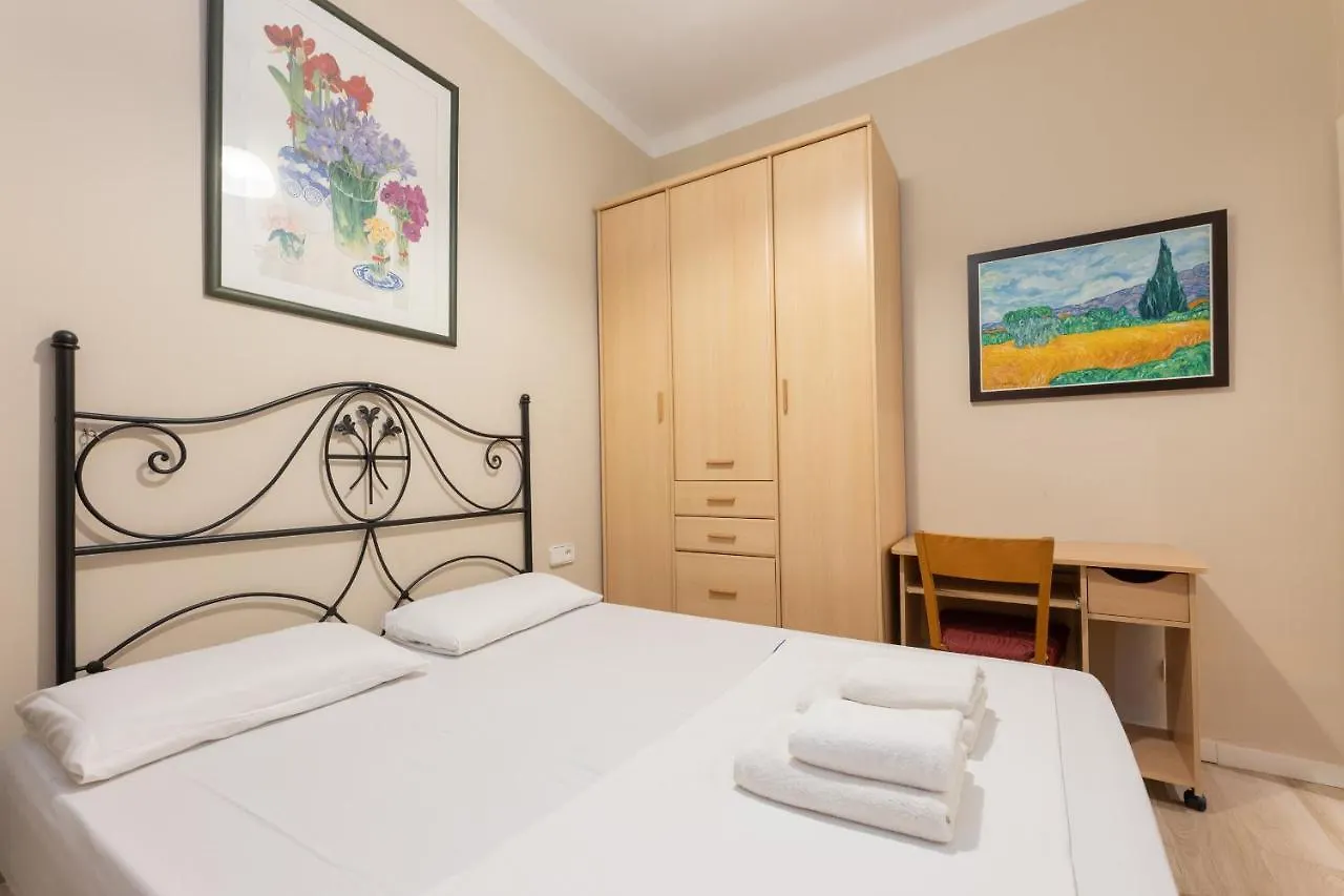 Aparteasy - Family 4-Bedroom Apartment Barcelona España