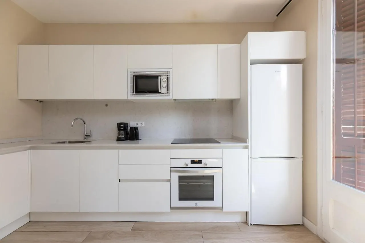 Aparteasy - Family 4-Bedroom Apartment Barcelona 0*,  España