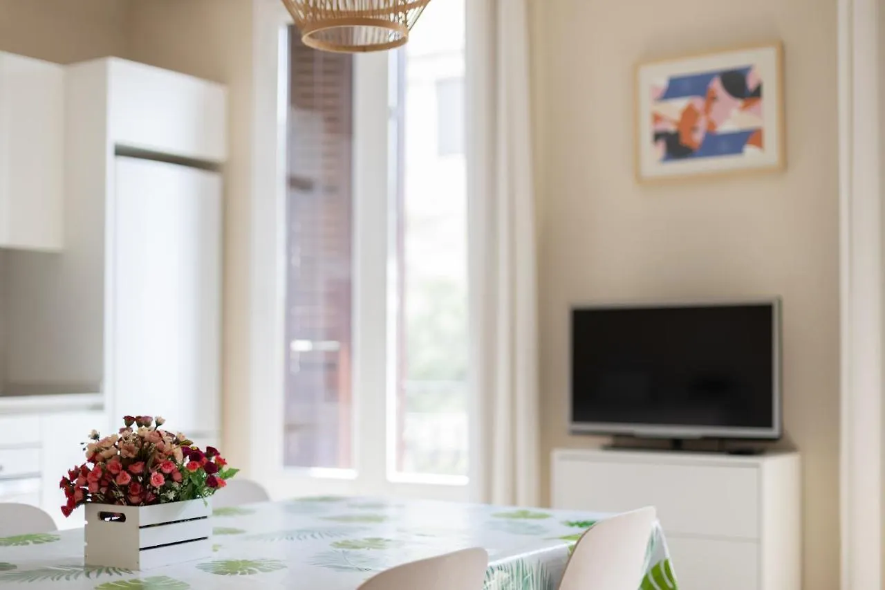 Aparteasy - Family 4-Bedroom Apartment Barcelona