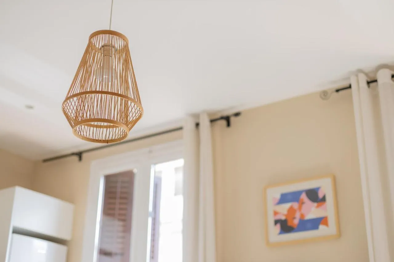 Aparteasy - Family 4-Bedroom Apartment Barcelona
