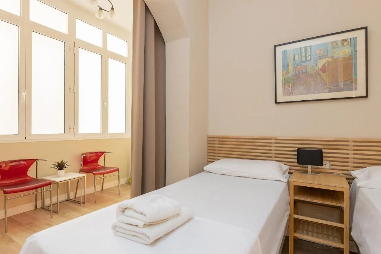 Aparteasy - Family 4-Bedroom Apartment Barcelona 0*,  España