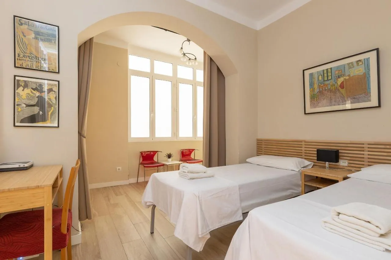 Aparteasy - Family 4-Bedroom Apartment Barcelona
